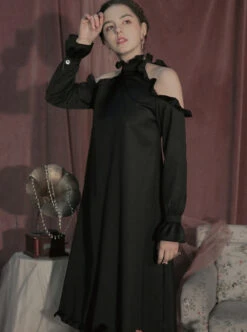 Off-shoulder Ruffle Collar Black Gothic Lolita Long Sleeve Dress -NAUS Lolita Shop 3 500x672 727